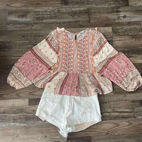 American Eagle Women’s Small Boho Chic Embroidered Tassel Detail top - Picture 5 of 10